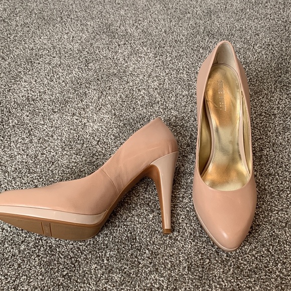 Nine West Nude Pumps - Picture 2 of 8